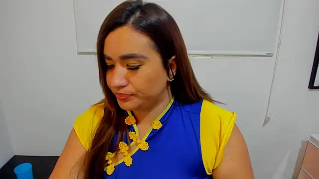 EmaGw7 stripchat live cam model