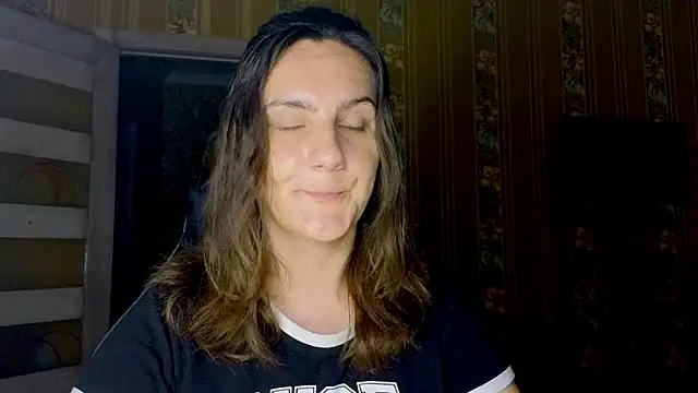 Miss-Understood stripchat live cam model