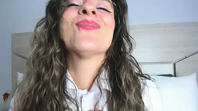 GinnaGrece stripchat live cam model