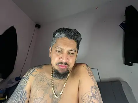 Vision1285 stripchat live cam model