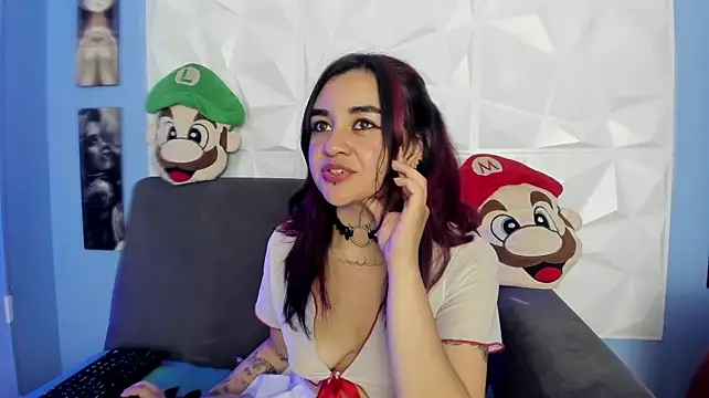 LucyWalkeer stripchat live cam model