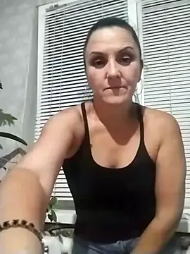 MillaMia45 stripchat live cam model