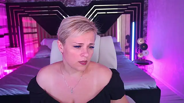 CrystalVibe stripchat live cam model