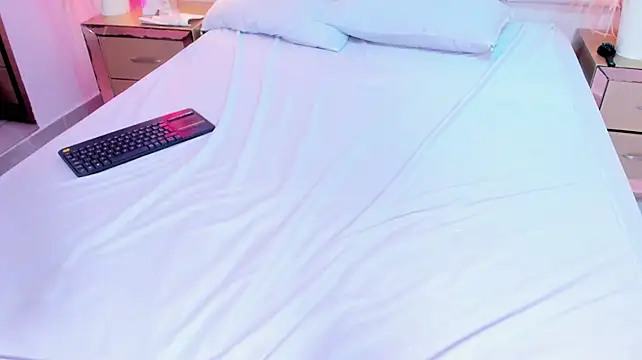 SalomeBins stripchat live cam model