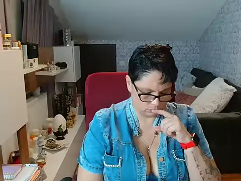 CallmeHellen4you stripchat live cam model