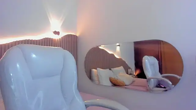 Iris8__ stripchat live cam model