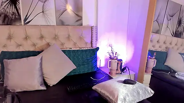 ValeriaMonsalve stripchat live cam model