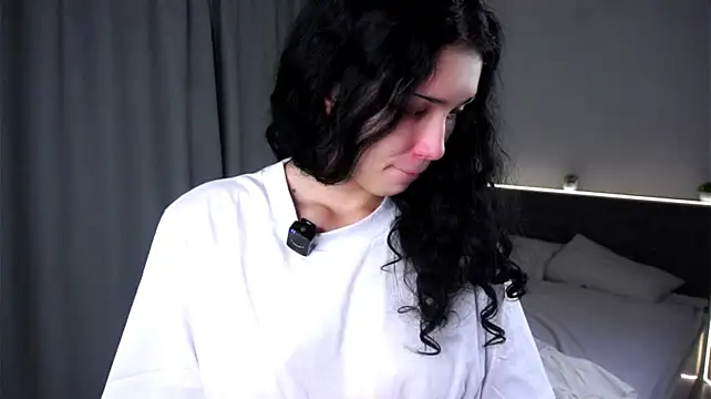 DeeannLaclair stripchat live cam model