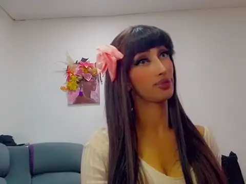Hilary_Rodriguez_ stripchat live cam model