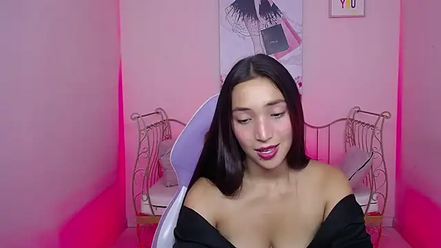 Lessly__ stripchat live cam model