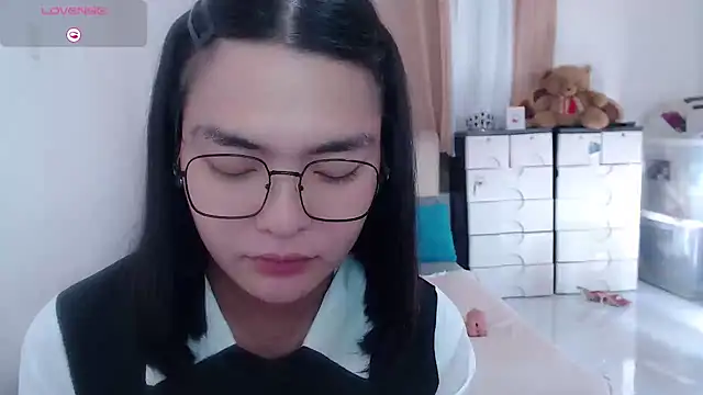 zhaviahale21 stripchat live cam model