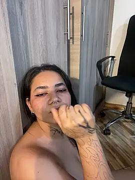 Mabelydani stripchat live cam model