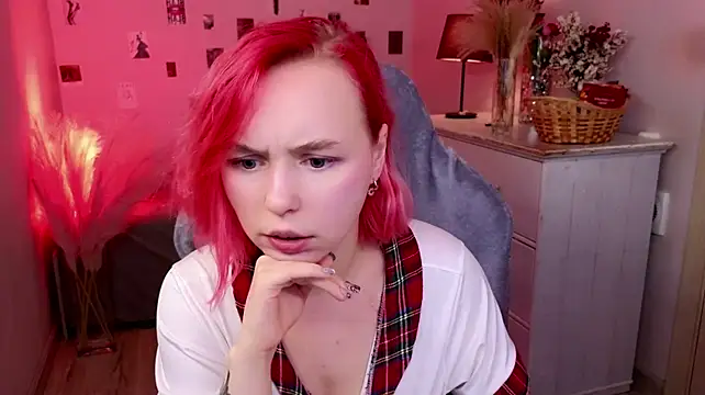 NaomiYoru stripchat live cam model