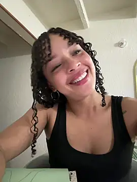 Yasmin777_ stripchat live cam model