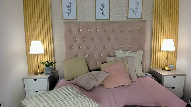 KamyGlam stripchat live cam model