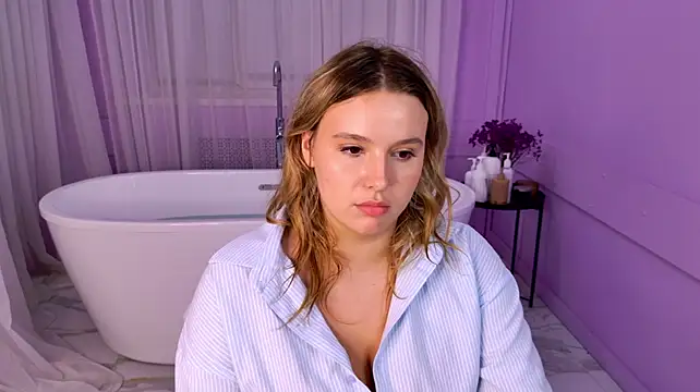 CharlotteAtwoood stripchat live cam model