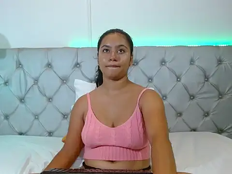 NoiraVale stripchat live cam model