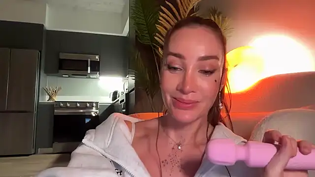 Saroria stripchat live cam model