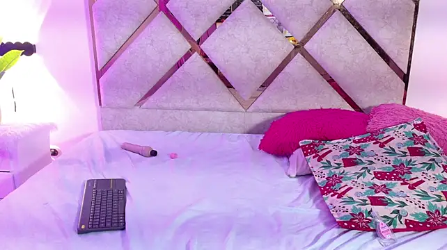 kiarasexy69 stripchat live cam model