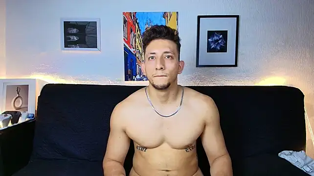 SR_EMILIOCUM stripchat live cam model