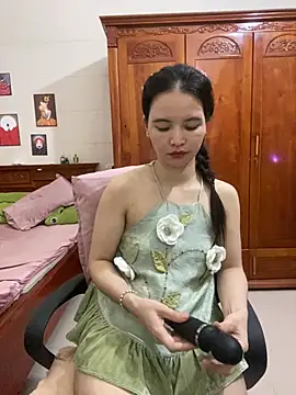 LiLi-Kirix99 stripchat live cam model