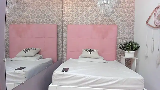 Nahomy_Collins_ stripchat live cam model