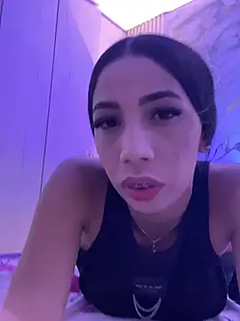 Naho_19 stripchat live cam model
