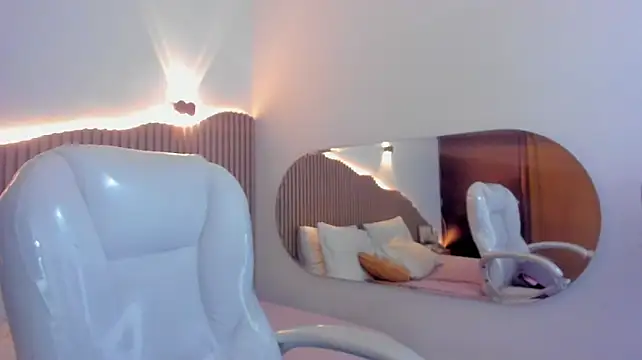 Iris8__ stripchat live cam model