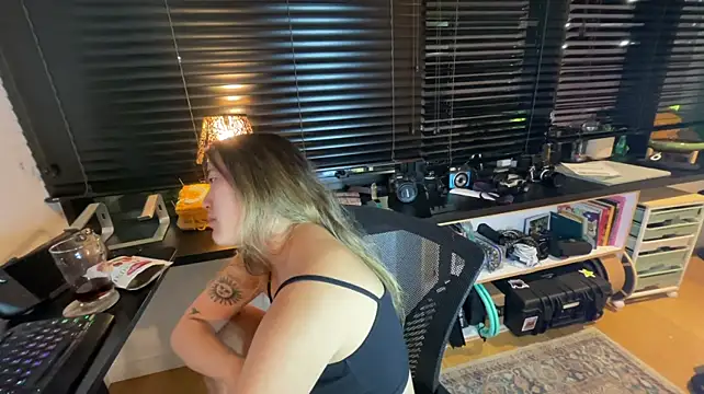kaylawang stripchat live cam model