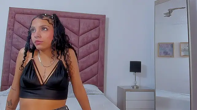 MiaLauren_ stripchat live cam model