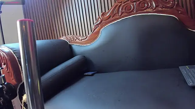 EmiliaTorrez stripchat live cam model