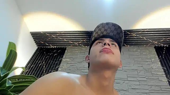 Lander_Cruz stripchat live cam model