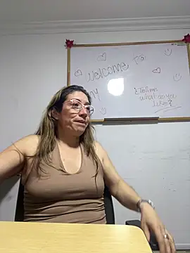 kaylaMinov_ stripchat live cam model