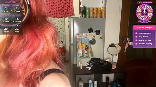 RedKittySquirrel stripchat live cam model