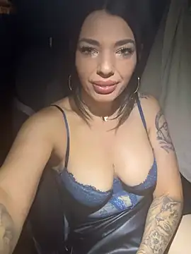 SerenaMonss stripchat live cam model