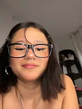 ivi_sunny stripchat live cam model