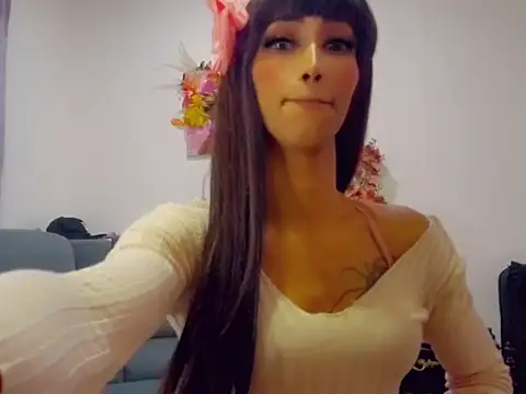 Hilary_Rodriguez_ stripchat live cam model