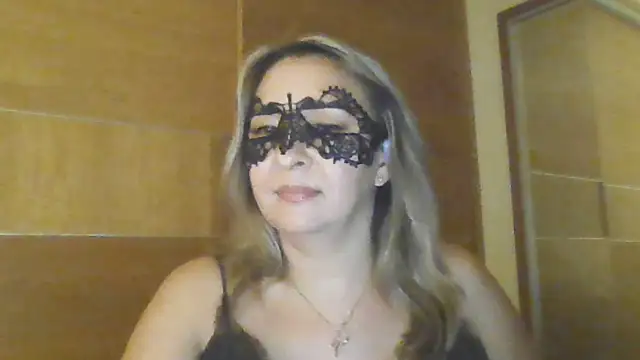 Nayelik stripchat live cam model