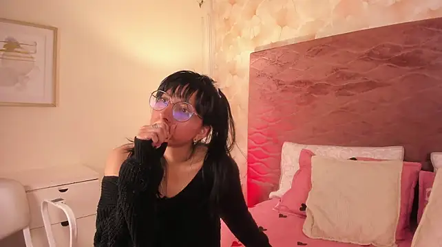 Yui_Narumi stripchat live cam model