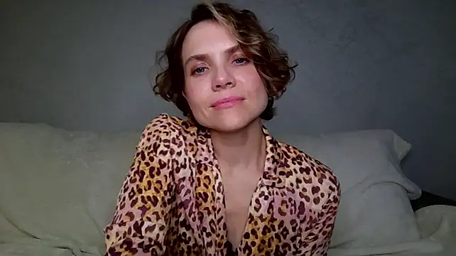 NatalieMoses stripchat live cam model