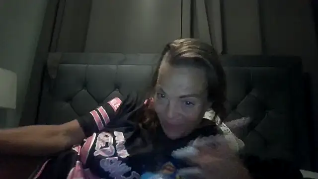 FrankyEssex stripchat live cam model