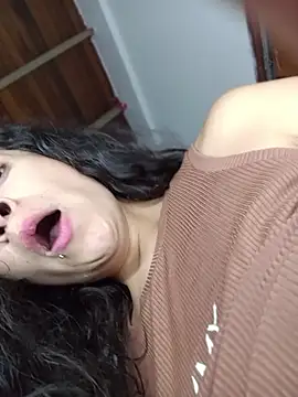 KiraVelveet stripchat live cam model