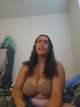 cinnaminnie stripchat live cam model