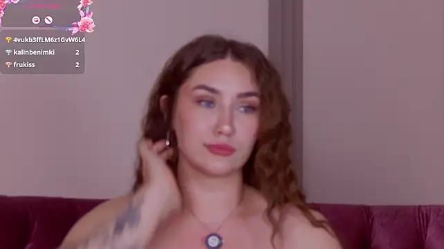 KiraBarlows stripchat live cam model