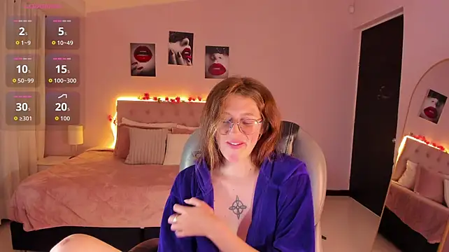 Emily_Warren_ stripchat live cam model
