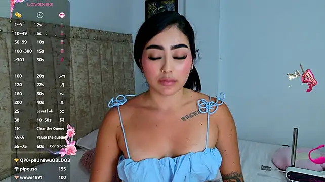 EmiilyEvans_ stripchat live cam model