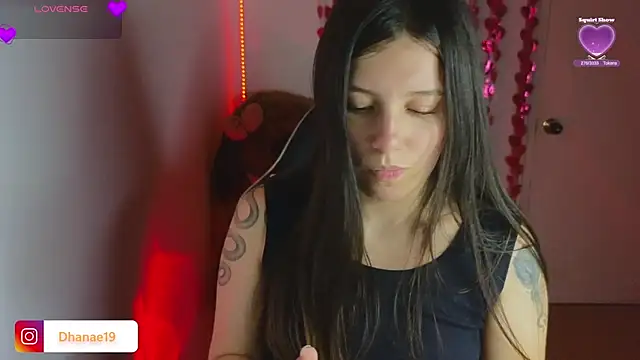 Dhanaee stripchat live cam model