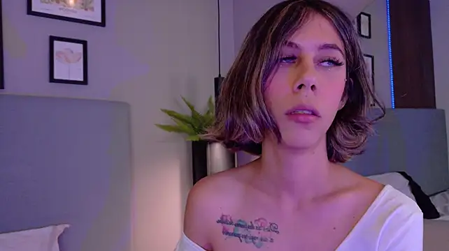 ZoeyPetit stripchat live cam model