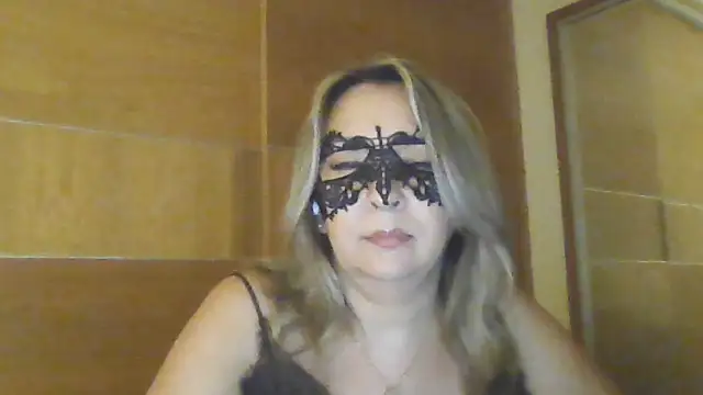 Nayelik stripchat live cam model