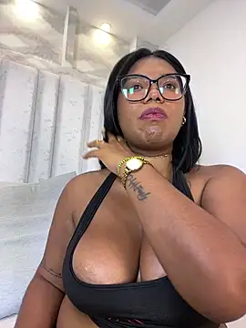veronica_ebony stripchat live cam model
